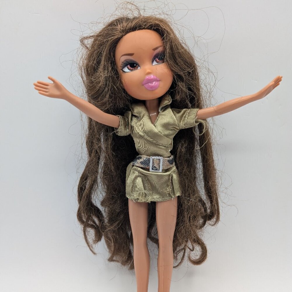 Vintage Bratz Strut It Yasmin 2001 MGA Original Outfit Y2K